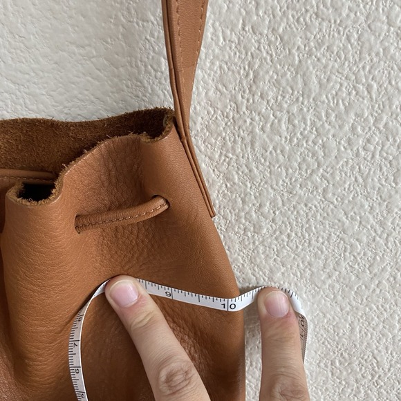 Baggu Natural Milled USA Leather Bucket Drawstring Crossbody Bag Brown - Picture 8 of 9